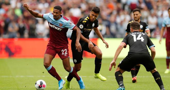 当地警方及 当地警方及