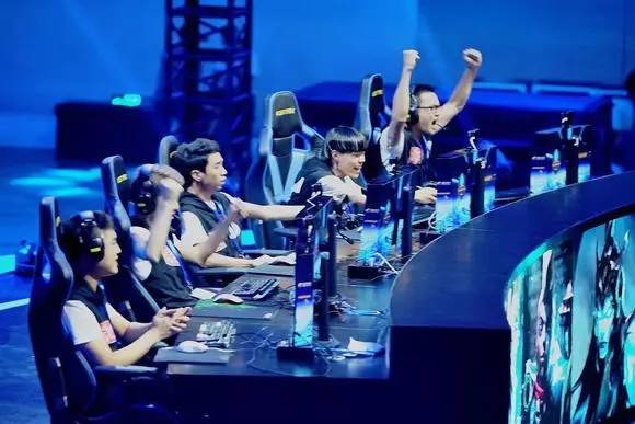 张与副牌清 张与副牌清